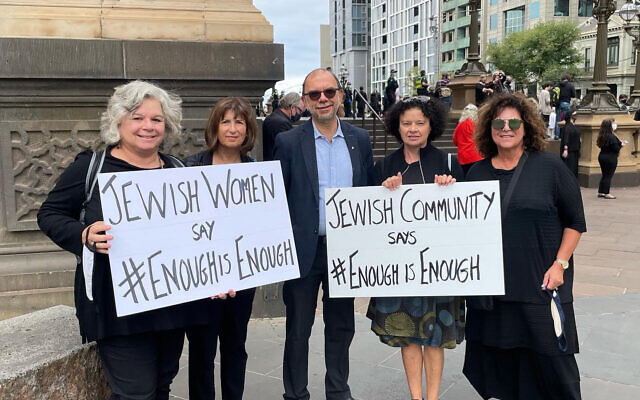 From left: Lee Ann Basser, Miriam Bass, Rabbi Ralph Genende, Frances Prince and Judy Warren at the march in
Melbourne.