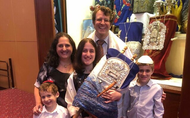 Daniel Aghion with his wife Jenny, sons Joseph and Ben, and daughter
Michelle, preparing to celebrate Michelle’s bat mitzvah at Temple Beth Israel.