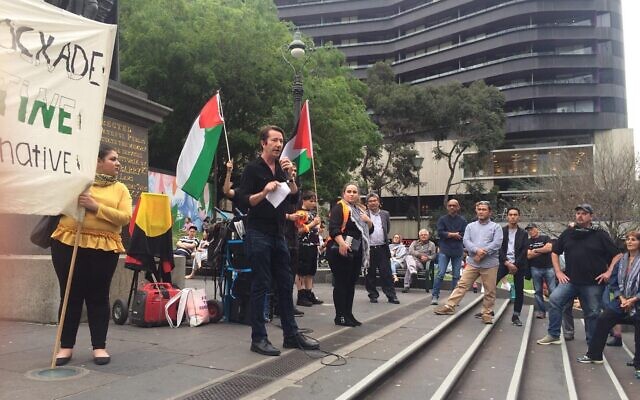 Stephen Jolly speaking at a pro-Palestinian rally in 2018. Photo: Twitter