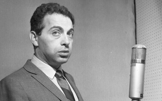 Comedian Jackie Mason recording his album "I Want To Leave You With The Words Of A Great Comedian" on February 20, 1963  in New York. (Photo by PoPsie Randolph/Michael Ochs Archives/Getty Images)
