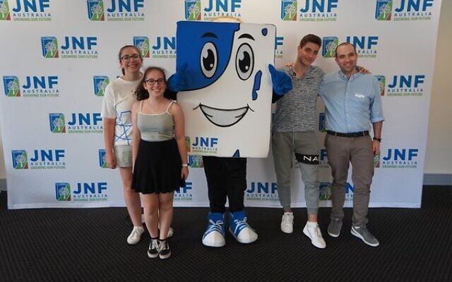 Volunteers at the 2021 Green Sunday Telethon with JNF Education shaliach Yigal Nisell (far right).