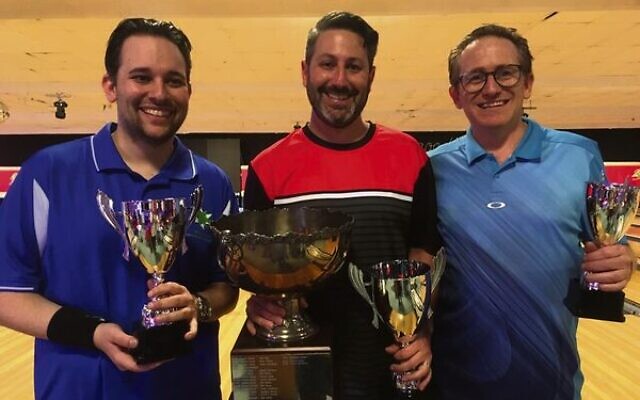 From left: Scratch runner-up Justin Kennedy, winner Adam Goldberg, and tournament director Ronnie Lang.