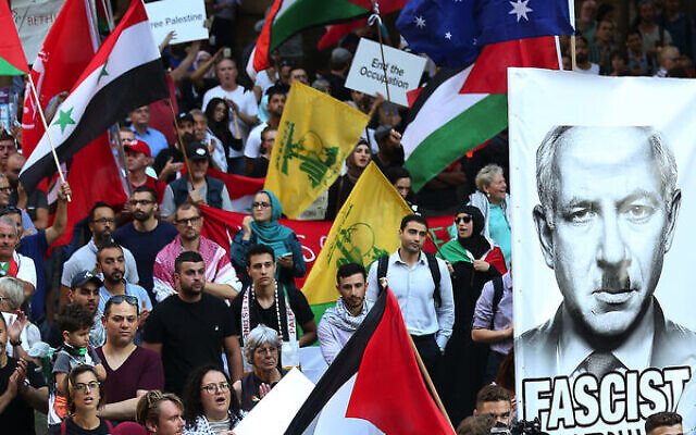 Hezbollah flags at an anti-Israel rally during Benjamin Netanyahu's visit to Sydney in February 2017.
Photo: AAP Image/David Moir