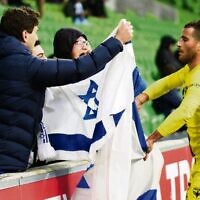 Tomer Hemed, playing for Wellington Phoenix, celebtates scoring a goal against Melbourne City with Jewish fans at AAMI Park. Photo: Peter Haskin Tomer Hemed, playing for Wellington Phoenix, celebtates scoring a goal against Melbourne City with Jewish fans at AAMI Park. Photo: Peter Haskin