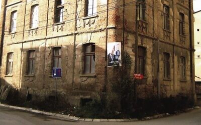 The former home of Xhafer Deva in Mitrovica, Kosovo. 
Photo: Wimimedia Commons/
Genti Behramaj
