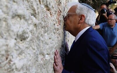 US Ambassador to Israel David Friedman kisses the Western Wall in the Old City of Jerusalem on May 15, 2017. Photo: AFP Photo/Menahem Kahana