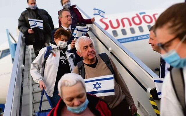 Jewish immigrants fleeing Ukraine arrive at Ben Gurion airport last weekend. Photo: Tomer Neuberg/Flash90
