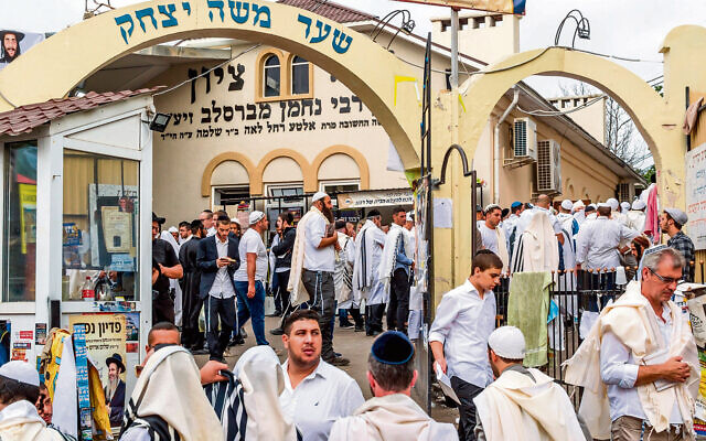 Pilgrims at the entrance to the synagogue near the grave of Rabbi Nachman in Uman.