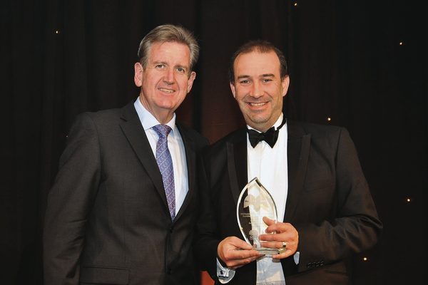 Receiving the NSW Premier's Multicultural Media Award for Best Editorial in 2014 from then-premier Barry O'Farrell.Photo: Warren Duncan/CRC