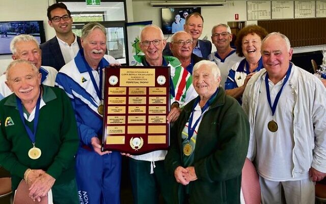 The 2022 Allan Rubenstein Inter-shule Trophy winners, from Toorak Hebrew Congregation and Chabad Port Melbourne, with MPs Josh Burns (back left) and David Southwick (back right).
