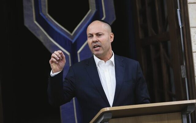 Josh Frydenberg speaking at the Ark Centre in the lead up to Pesach. Photo: Peter Haskin