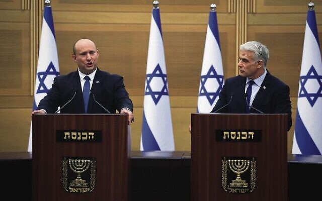 Israeli Prime Minister Naftali Bennett (left) and Foreign Minister Yair Lapid announce the dissolution of the Knesset at a joint press conference on June 20. Photo: Yonatan Sindel/FLASH90
