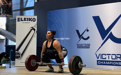 Leora Yates competing at the 2022 Victorian Masters Weightlifting Championships on June 25.