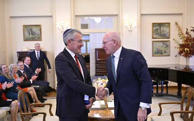 Attorney-General Mark Dreyfus (left) with Governor-General David Hurley after being sworn in. Photo: Auspic