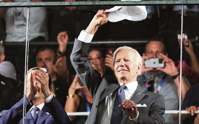 US President Joe Biden waves to the marching American athletes. Photo: Maccabi Australia Team Media
