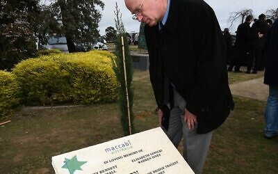 Former Australian ambassador to Israel Ian Wilcock at Springvale Cemetery in Melbourne on the 10th anniversary of the Maccabiah bridge disaster. Photo: Peter Haskin.
