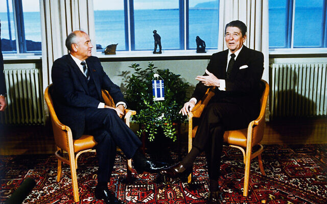 Soviet Leader Mikhail Gorbachev, left, and U.S. President Ronald Reagan talk during their meeting in Reykjavik, Iceland, Saturday, Oct. 11, 1986. Photo: AP Photo/Scott Stewart, File