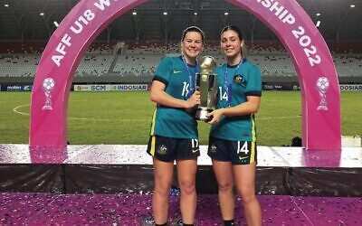 Erin Gordon (right) with Junior Matildas teammate Megan Mifsud, holding the 2022 AFF U18 Women's Football Championship trophy.