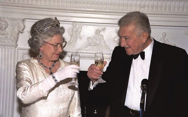 Israeli president Ezer Weizman (right) and Queen Elizabeth II share a toast at dinner in her honour hosted by Weizman in London, February 1997. Photo: GPO