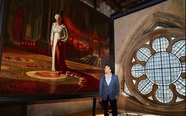 Ralph Heimans with his portrait of the Queen at Westminster Abbey. Photo: Ralph Heimans