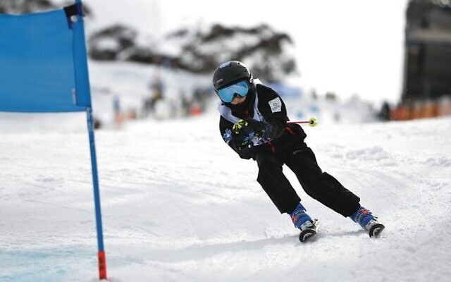 Finn Rogers in action at the 2022 Australian Interschool Championships at Perisher Ski Resort.