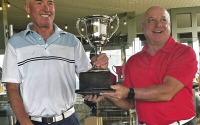 Maccabi Golf Australia president Allen Garb presenting NSW men's captain Rob Walhausen with the 2022 Presidents Cup trophy.