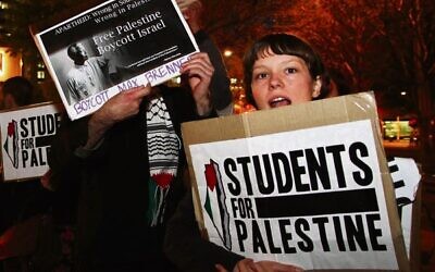 Student anti-Israel protestors in Melbourne. Photo: Peter Haskin
