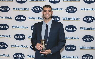 Campbell Hyman with his 2022 VAFA Umpire of the Year award. 
Photo: Dennis Timm Photography