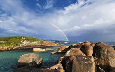 The stunning coastline 
near Esperance in Western Australia.
Photo: Rabbi Yisroel Krasnjanski