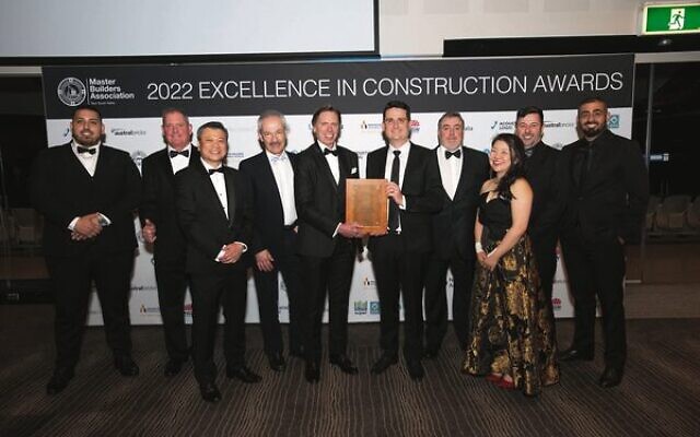 Montefiore CEO Robert Orie (centre left) holds the award with Tom Mautner, accompanied by representatives from Montefiore, Richard Crookes Builders and EDM Project Management.
