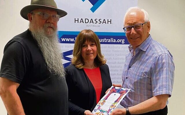 Hadassah Australia president Ron Finkel (right) presenting a certificate of appreciation to Lynda Brest and Mordecai Esakoff.