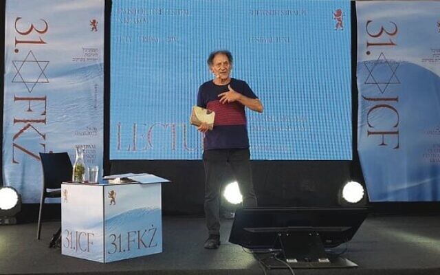 Arnold Zable performs Tales of Resistance at the Krakow Jewish Culture Festival during the YIVO study tour.