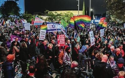 Israelis protest against Israel's new government in Tel Aviv. 
Photo: Avshalom Sassoni/Flash90