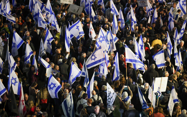 Thousands of people protest against the Israeli government at Habima Square in Tel Aviv, on January 14, 2023. Photo: Yonatan Sindel/Flash90