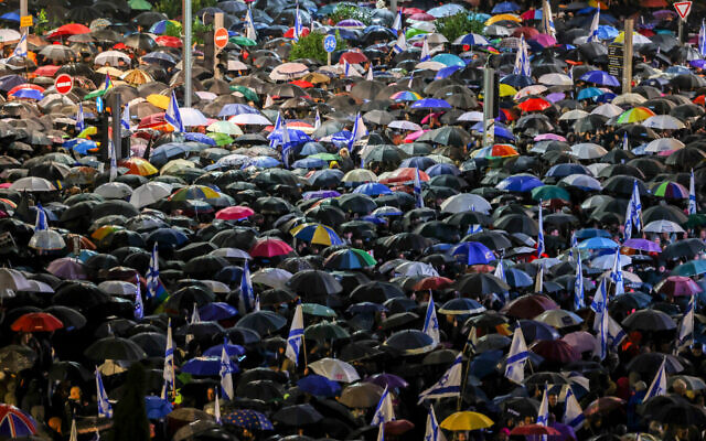 Thousands of Israelis protest against the current Israeli government in Tel Aviv's Habima Square, Jan. 14, 2023. Photo: Yonatan Sindel/Flash90