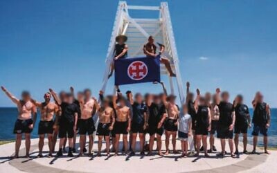 An image of the group at the Point Ormond lookout.