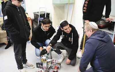 David Selig meeting students from BTJ's winning Israel First Tech Challenge robotics team.