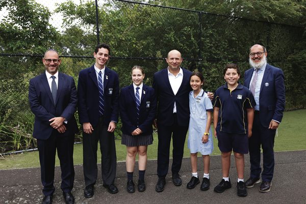Siswa senang bertemu mantan PM – The Australian Jewish News