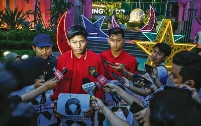 U-20 national footballers protest after FIFA stripped Indonesia of hosting rights. Photo: AAP/Mast Irham