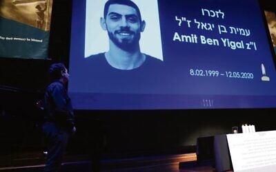 Jonathan Goldberg lights a candle for IDF 1st Sergeant Amit Ben Yigal, who was killed in a stone-throwing attack in 2020. Photo: Peter Haskin