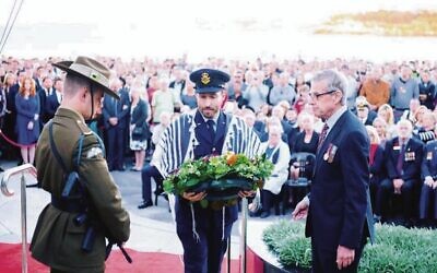 Rabbi Yossi Friedman led the dawn service in Coogee on Anzac Day.