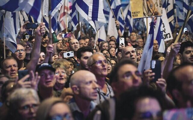 A protest against the government's judicial overhaul in Tel Aviv on May 6.
 Photo: Avshalom Sassoni/Flash90