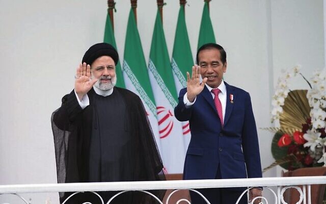 Iran's President Ebrahim Raisi, left, and Indonesian President Joko Widodo, right, wave to journalists during their meeting at the Presidential Palace in Bogor, Indonesia. Photo: Achmad Ibrahim/AP
