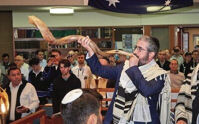 Rabbi Yaakov Glasman blowing the shofar. Photo: Paul Topol.