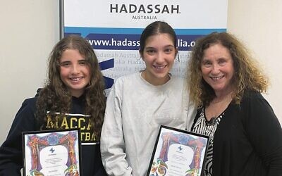 From left: Bat mitzvah girls Izzy Roberts and Rachel Feldman with their certificates and Hadassah Australia executive director Ruth Rosen.