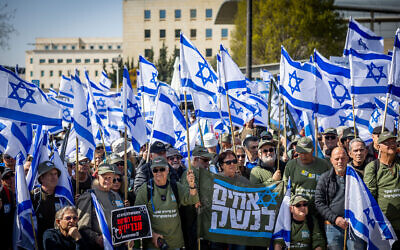 File photo: Israeli reserve soldiers, veterans and activists protest outside the Supreme Court in Jerusalem on February 10, 2023. Photo: Yonatan Sindel/Flash90