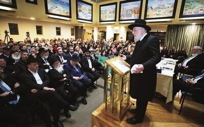 Rabbi Yisrael Meir Lau speaks at Chabad of Caulfield–770. 
Photo: Peter Haskin