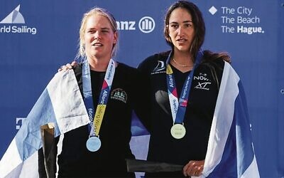 Israelis Katy Spychakov (left) and Shahar Tibi, wearing their medals at the 2023 Sailing World Championships last week. 
Photo: Sailing Energy