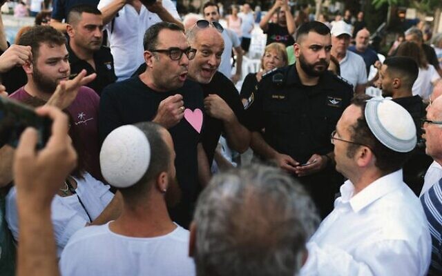 Secular and Orthodox activists clash after the religious Rosh Yehudi group set up a gender divider made of Israeli flags in defiance of a municipality decision at a public prayer service in Dizengoff Square, Tel Aviv on Yom Kippur. Photo: Tomer Neuberg/Flash 90