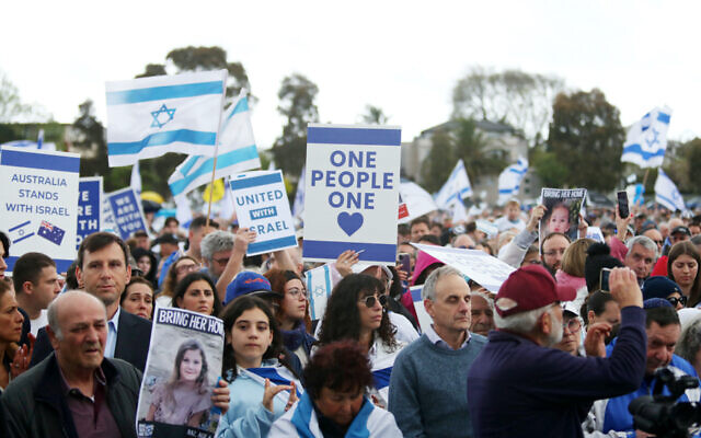 'United with Israel' rally in Melbourne. Photo: Peter Haskin/The Australian Jewish News.